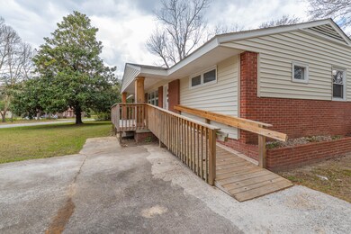 7_Furman_Dr_004