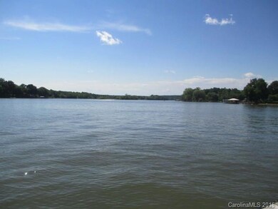 Beautiful Lake Norman Community