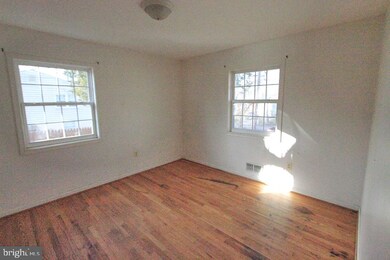 10009 Dubarry St, Glenn Dale, MD 20769 - photo 5