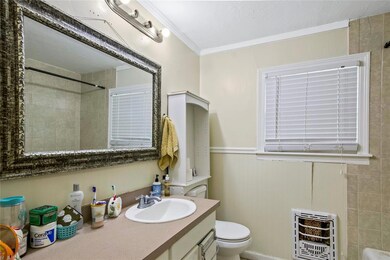 1212 Hillcrest Blvd, Gainesville, TX 76240 - photo 3