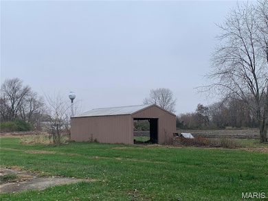 313 E Taylor St, Sorento, IL 62086 - photo 6