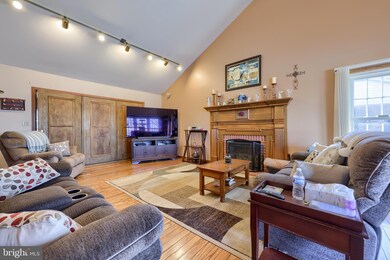 817 N Maple St, Ephrata, PA 17522 - photo 5