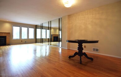 (5) Dining Room Living Room