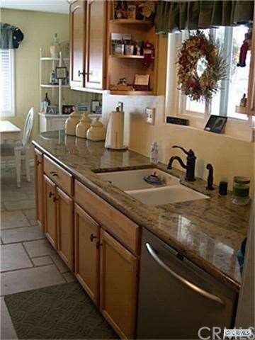LIGHT & BRIGHT KITCHEN