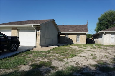 1913 Normal Park Dr unit B, Huntsville, TX 77340 - photo 3