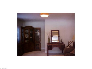 BONUS ROOM GREAT FOR OFFICE EXTEND LIVING ROOM OR 