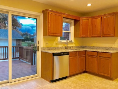 1733 Rockefeller Rd, Wickliffe, OH 44092 - photo 3