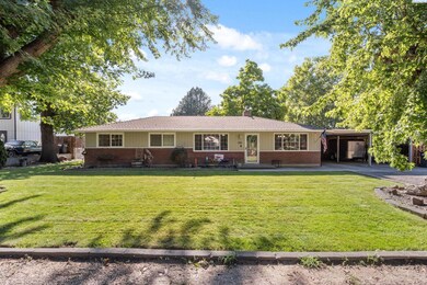 1043 Elm St, Prosser, WA 99350 - photo 2