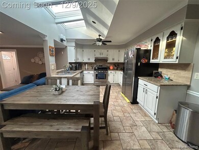 27650 Riviera St, Harrison Township, MI 48045 - photo 5