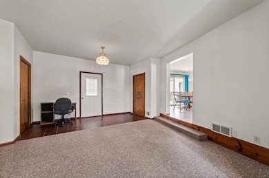 HUGE ENTRYWAY