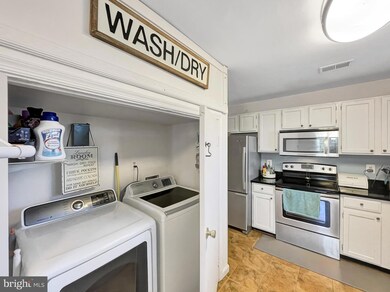 16206 Taconic Cir, Dumfries, VA 22025 - photo 7