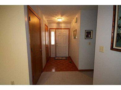 4698 Gray Fox Ct, Columbus, IN 47203 - photo 4