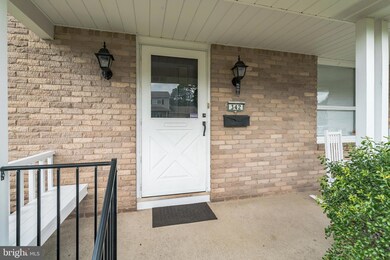 342 Candlewood Cir, Hazleton, PA 18201 - photo 4