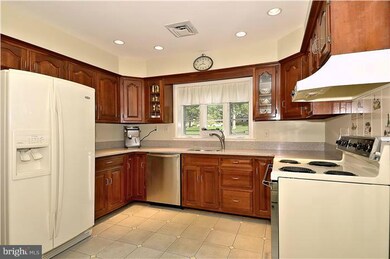 3216 Juniper Ln, Falls Church, VA 22044 - photo 2