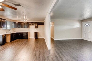 2926 n 51rst Ave Phoenix AZ-large-004-3-
