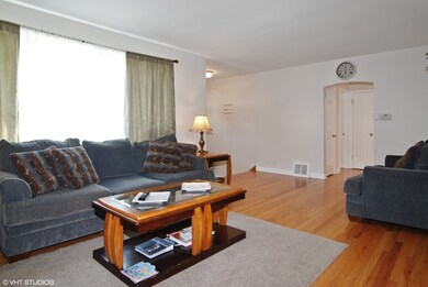 9857 Drury Ln, Westchester, IL 60154 - photo 3