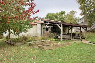 610 E 26th St S, Newton, IA 50208 - photo 2