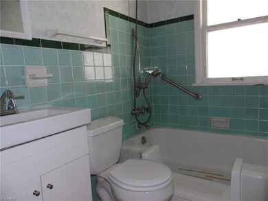 30091 Frank Dr, Wickliffe, OH 44092 - photo 7