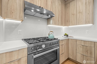 8314 28th Ave NE, Seattle, WA 98115 - photo 3