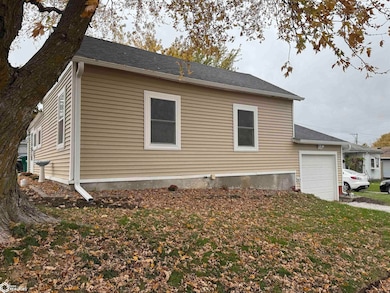 407 E Mills St, Creston, IA 50801 - photo 2