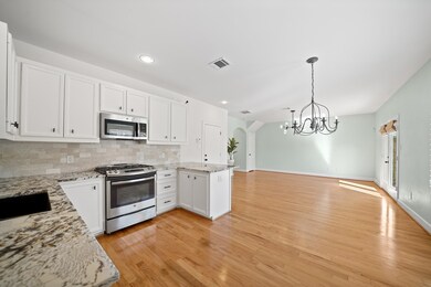 3735 Main Poplar Dr, Houston, TX 77025 - photo 3