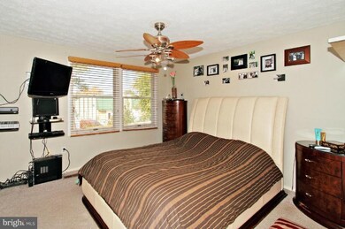 9215 Wilbur Ct, Columbia, MD 21046 - photo 2