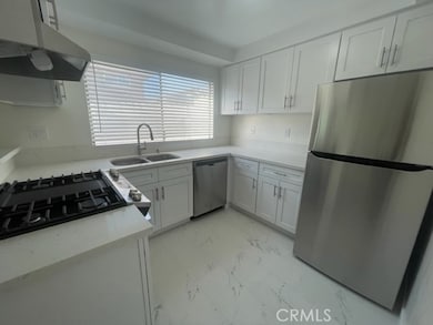 17061 Grove Cir unit 4, Huntington Beach, CA 92647 - photo 3