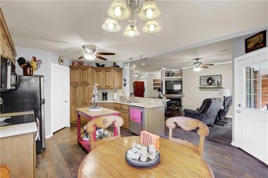 Dining & Kitchen