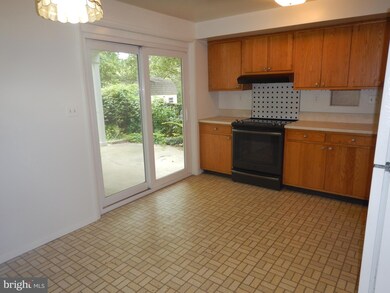 5321 Bangor Dr, Kensington, MD 20895 - photo 6