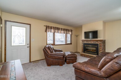 2603 9th Ave S, Grand Forks, ND 58201 - photo 2