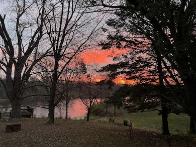 1875 Stagecoach Ln, Muscatine, IA 52761 - photo 2