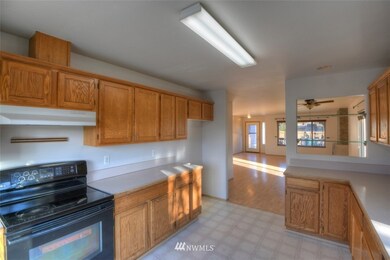 949 SW 21st St, Chehalis, WA 98532 - photo 7