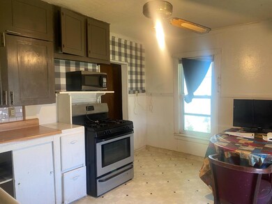 300 S Harrison St, Hugoton, KS 67951 - photo 5