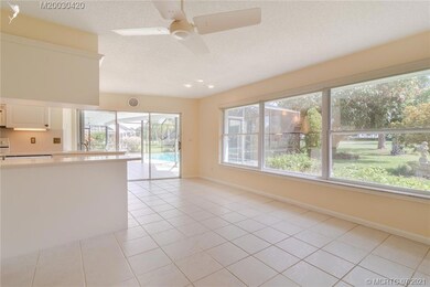 Kitchen dining area