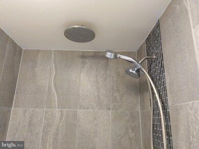 3043 Mission Square Dr, Fairfax, VA 22031 - photo 2