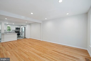 8576 Chester Grove Ct, Springfield, VA 22153 - photo 7