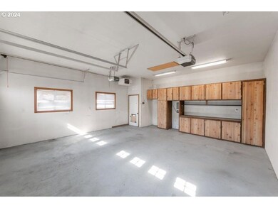 217 NE Peggy Ave, Roseburg, OR 97470 - photo 6