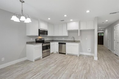 812 W Walker St, Denison, TX 75020 - photo 6