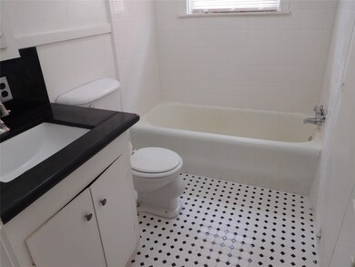2502 Driscoll St unit 2, Houston, TX 77019 - photo 2