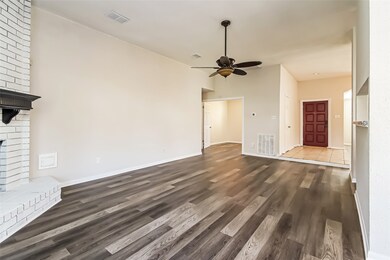 8610 Greenleaf Lake Dr, Houston, TX 77095 - photo 6