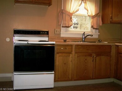 433 Baum kitchen has been updated and included sto