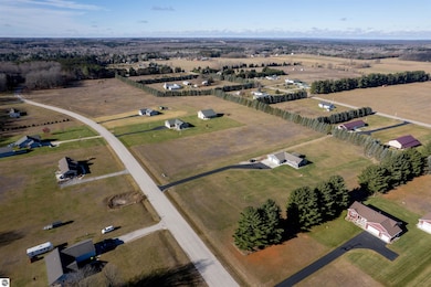 5597 Timber Flats Dr, Kingsley, MI 49649 - photo 4