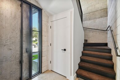 First floor / entry