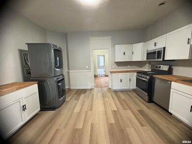 710 W 3rd St, Davenport, IA 52802 - photo 6