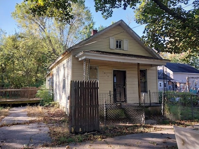 1810 Carroll St, Saginaw, MI 48601 - photo 3