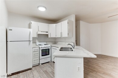 510 Elm Dr unit 105, Las Vegas, NV 89169 - photo 2