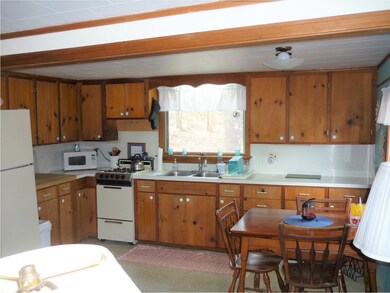 Eat-in Kitchen