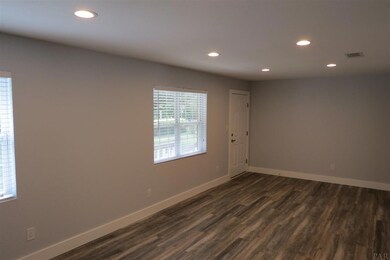 8901 Cove Ave, Pensacola, FL 32534 - photo 4
