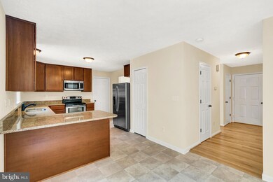 7509 Regency Glen Dr, Fredericksburg, VA 22407 - photo 6