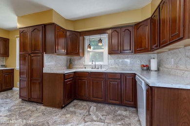 8504 Mar Vista Ct, Louisville, KY 40219 - photo 2